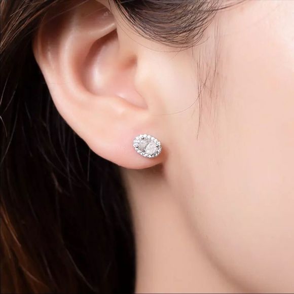 2ct 18K white gold oval halo Diamond stud earrings - Picture 5 of 6